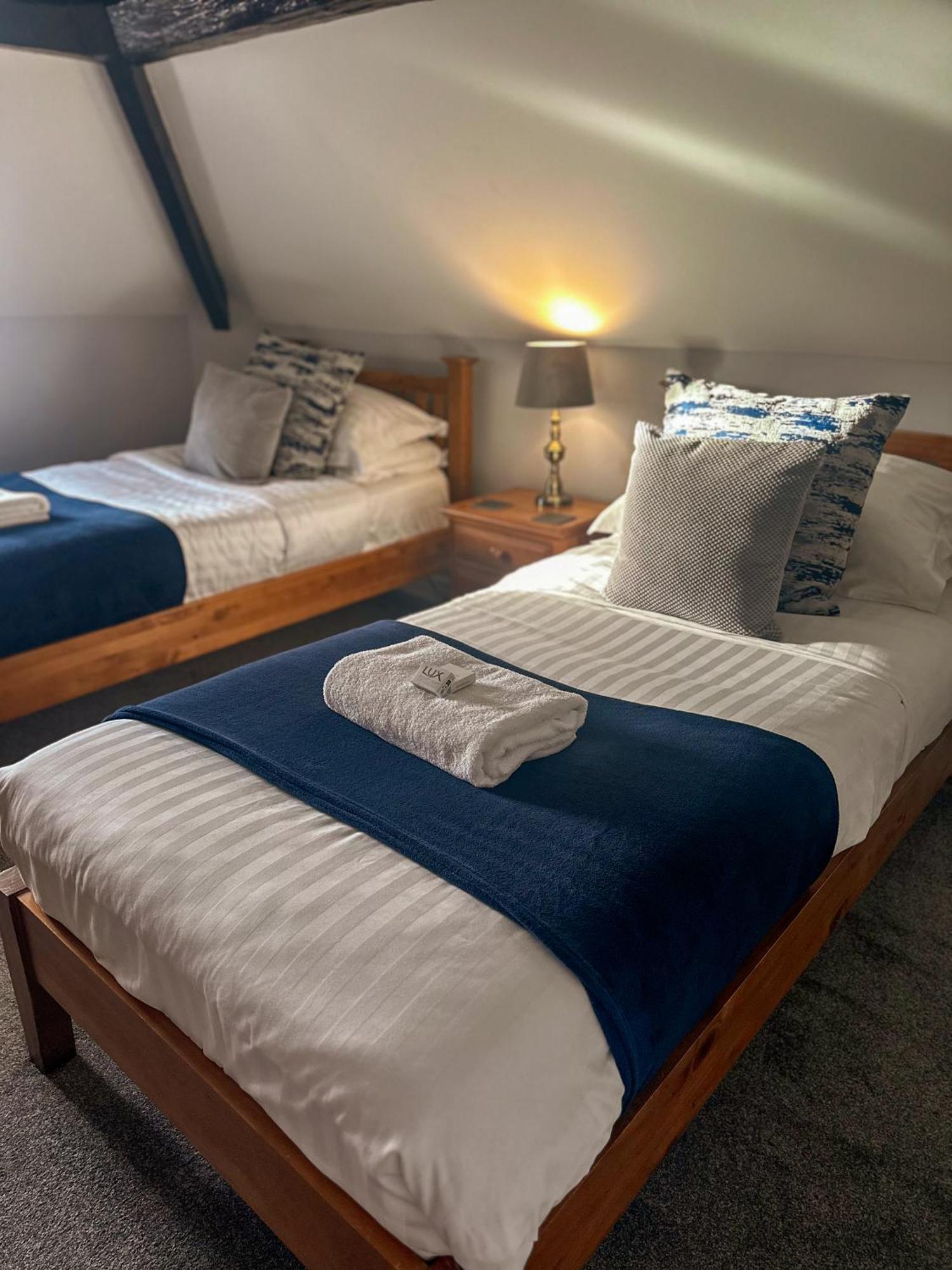 The Corbet Arms Hotel Uffington  Szoba fotó