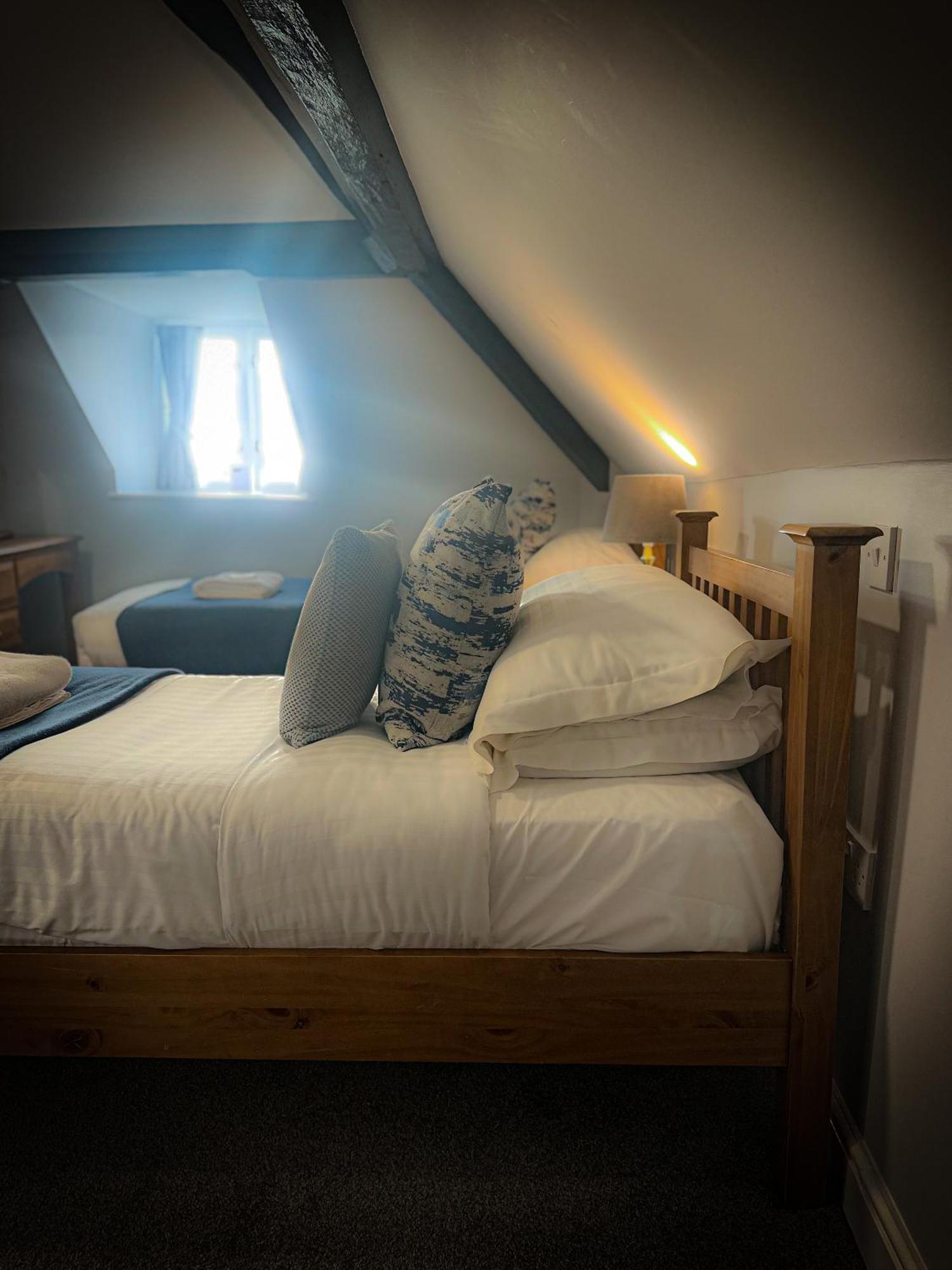 The Corbet Arms Hotel Uffington  Szoba fotó